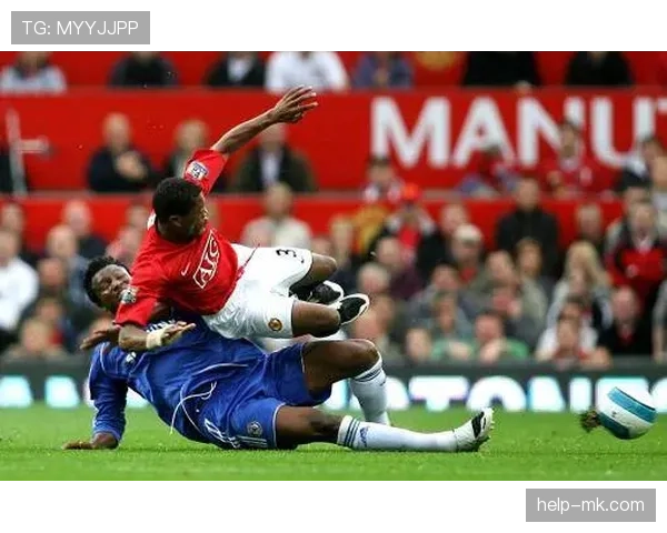 铲球犯规判罚为何常引争议？裁判标准全解析